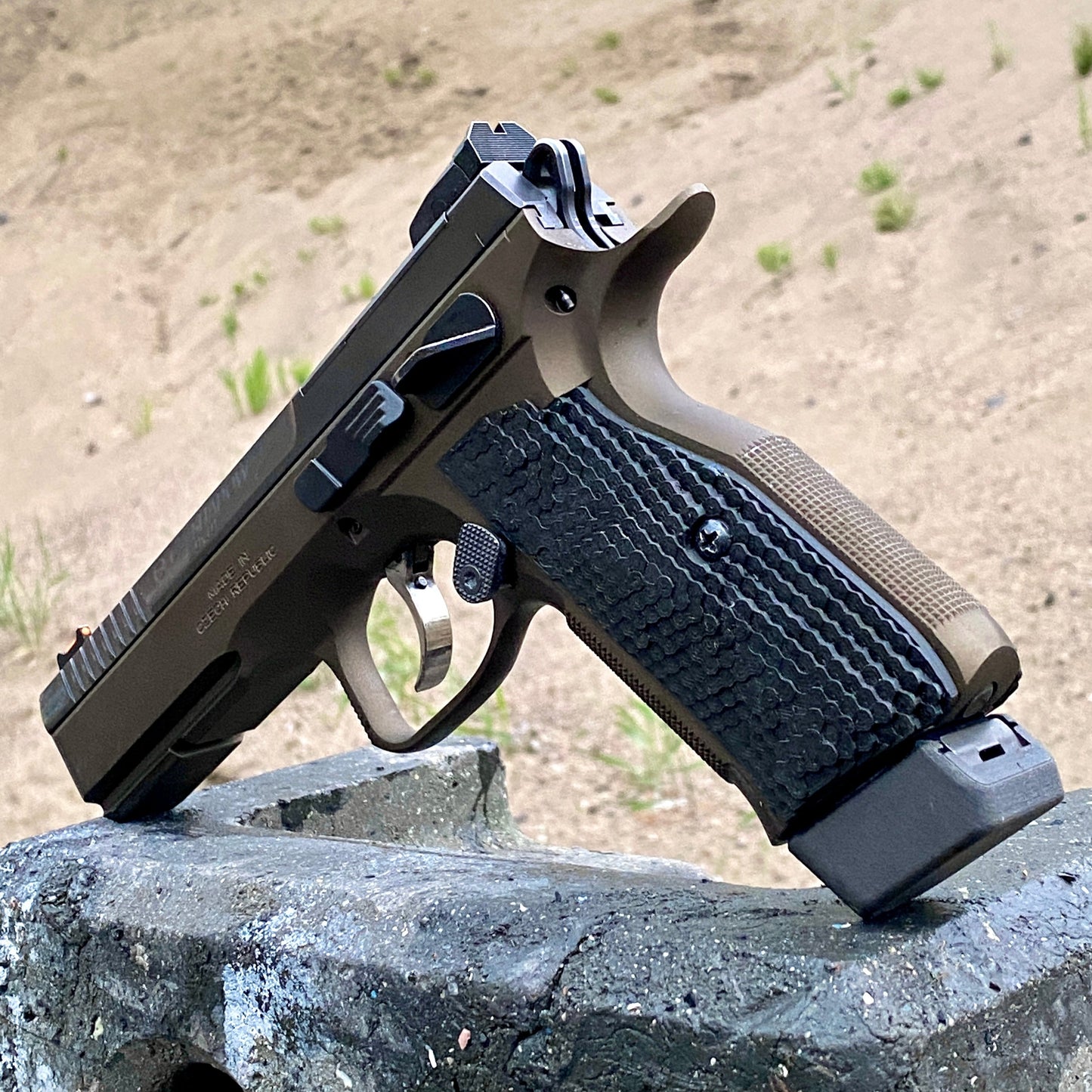 Thin Magazine Basepad +2 CZ Shadow